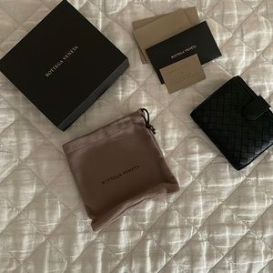 Bottega Veneta wallet in black.